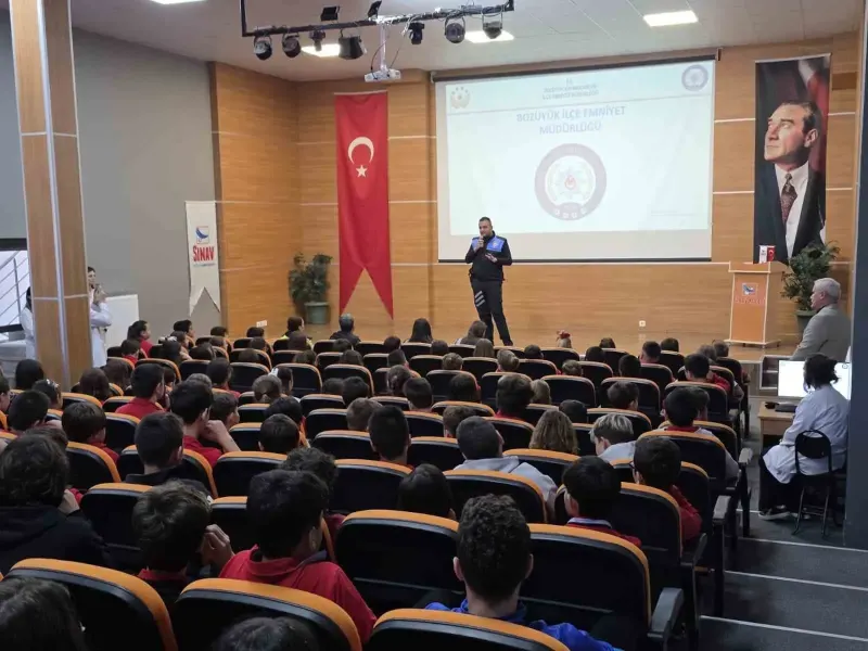 Bilecik'te Öğrencilere Güvenli İnternet Ve Akran Zorbalığı Semineri