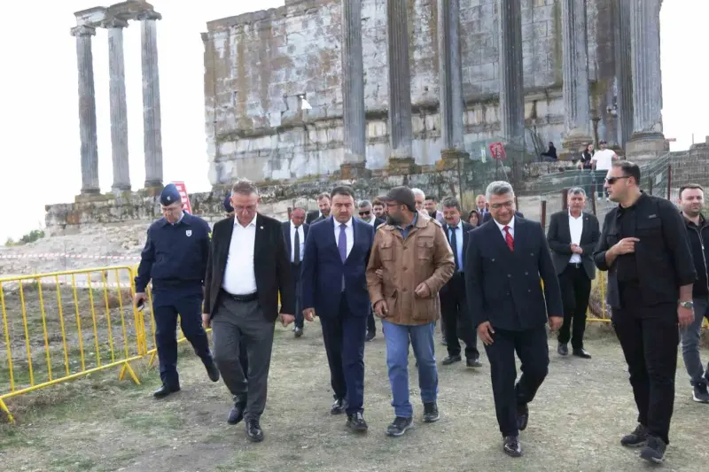 Kütahya Valisi Musa Işın Aizanoi Antik Kenti Kazılarını İnceledi