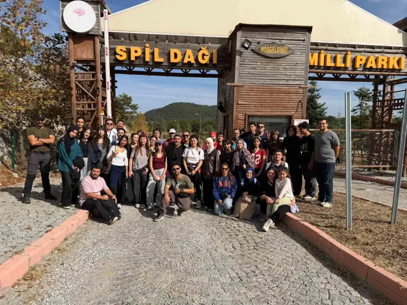 Spil Dağı Zirvesinde Doğa ve Fotoğraf Tutkunları Buluştu