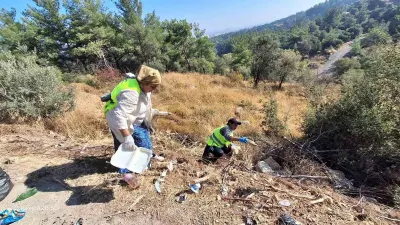 Yunusemre Kent Ormanı'nda Düzenlenen Temizlik Etkinliğinde Çöpler Toplandı