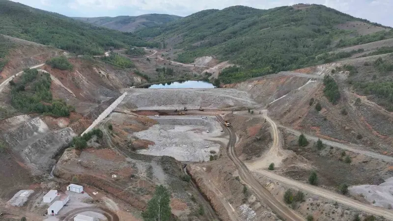 Bayburt Petekli Göleti İnşaatında Gövde Dolgu Çalışmaları Hız Kesmeden Devam Ediyor