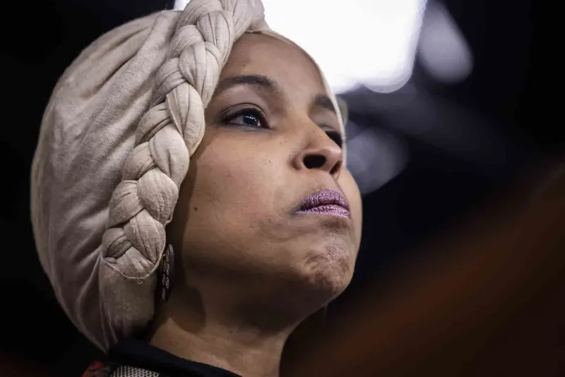 ABD Federal Ajanlarından Somali Kökenli Kongre Üyesi Ilhan Omar’ın Evine Soruşturma Baskını