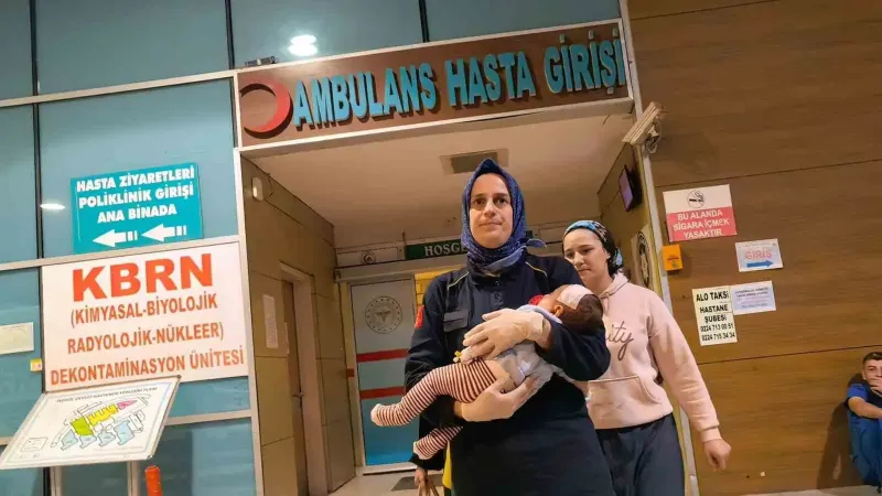 Bursa İnegöl'de Kanepeden Düşen İki Aylık Bebek Hayat Mücadelesi Veriyor