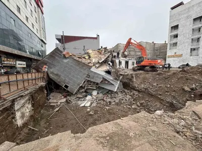 Van'da Kazı Çalışmalarının Sürdüğü Alanda Bulunan Lokanta Çöktü