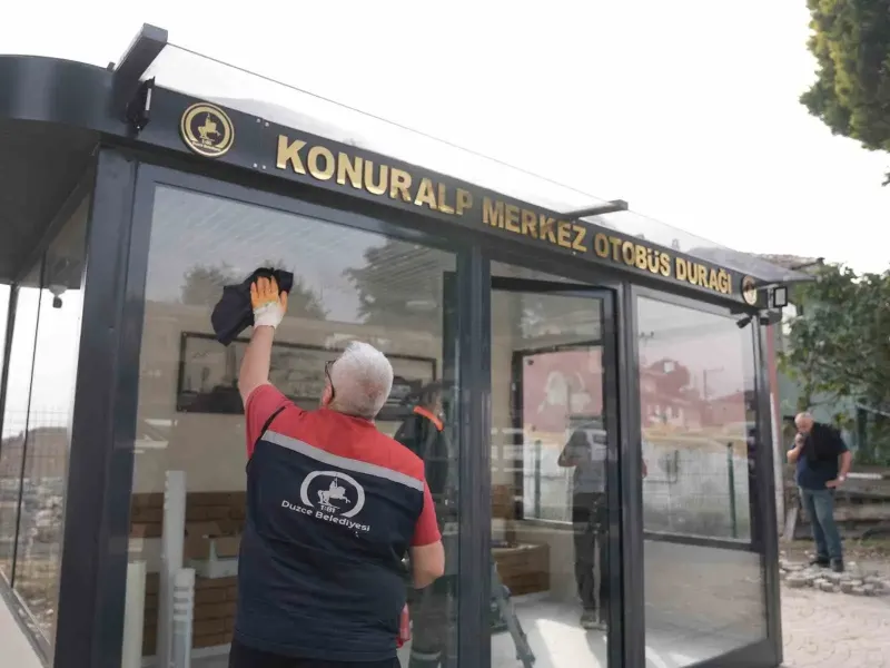 Düzce Belediyesinden Geri Dönüşümle Üretilen Sekizinci Kapalı Durak Konuralp'e Yerleştirildi