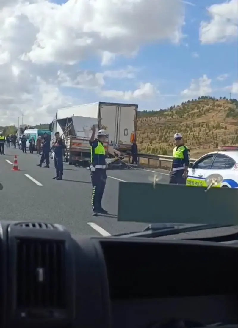 Eskişehir Sivrihisar Karayolunda TIR Kamyonete Çarptı: Bir Ölü, Bir Yaralı