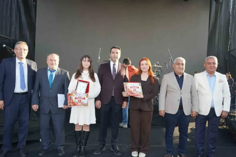 Kaman Belediyesine Beyazay Derneginden Plaket Verildi