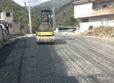 Düzce'de Köy Yollarında Asfalt Yama Çalışmaları Hız Kesmeden Devam Ediyor