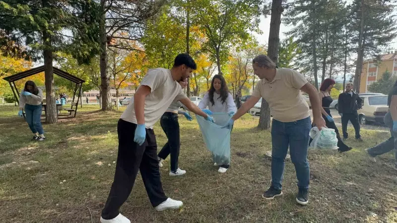 Kastamonu Üniversitesinde Çevre Bilinci İçin Kampüs Temizliği