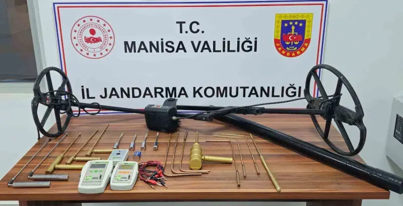 Manisa'da Kaçak Define Avcıları Dedektörle Suçüstü Yakalandı