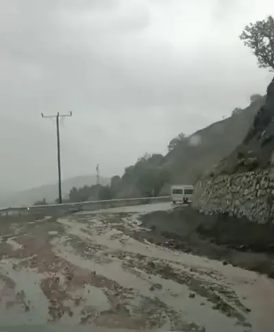 Adıyaman Sincik İlçesinde Sağanak Yağış Ulaşımı Olumsuz Etkiledi