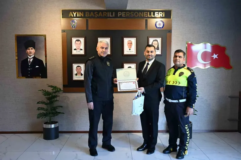 Düzce'de Başarılı Görev Yapan Emniyet Personeline Ödül Verildi