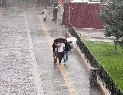 Sivas'ta Aniden Bastıran Kuvvetli Sağanak Yağış Hayatı Olumsuz Etkiledi