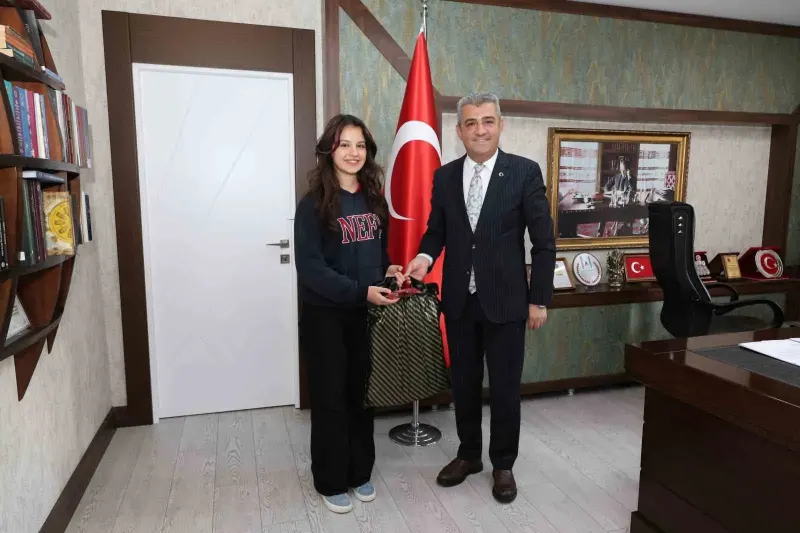 Erzurumlu Lise Öğrencisi Yağmur Şakar Küresel Yapay Zekâ Yarışmasında Dünya Üçüncüsü Oldu