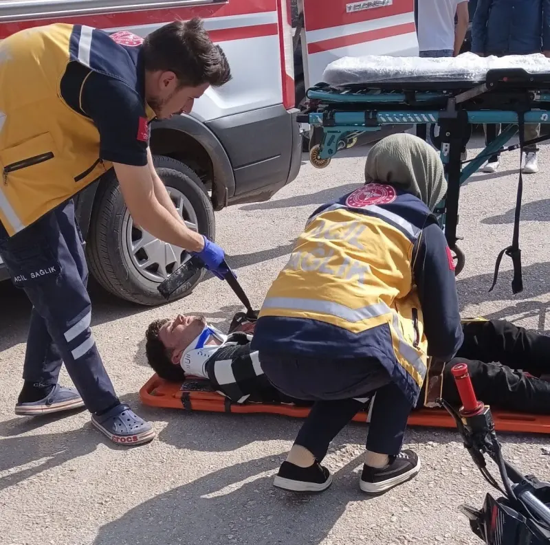 Adıyaman Gölbaşı'nda İki Otomobil Çarpıştı: 1 Yaralı