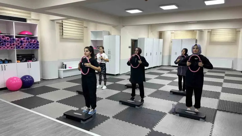 Çayırova Belediyesinin Düzenlediği Spor Kurslarına Kadınlardan Yoğun İlgi