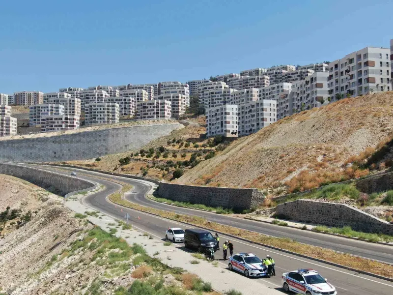 Kilis'te Jandarmadan Dron Destekli Kapsamlı Trafik Denetimi