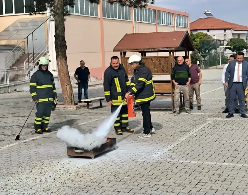 Kütahya Hisarcık'ta Öğrencilere Afet Bilinci ve Tatbikat Eğitimi Verildi