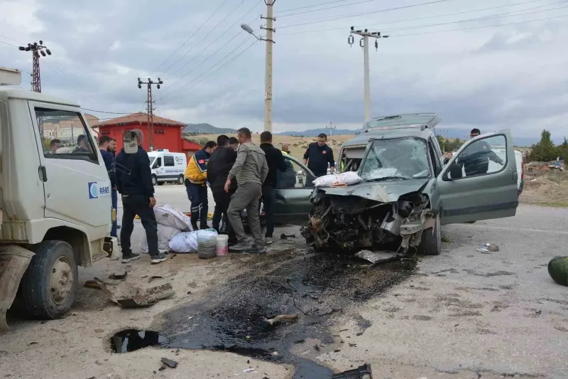 Antalya Korkuteli Bölgesinde İki Kamyonet Çarpıştı: Bir Hayatını Kaybetti