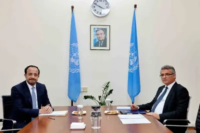 Kıbrıs'ta Kritik Zirve: Liderler Ara Bölgede Bir Araya Geldi