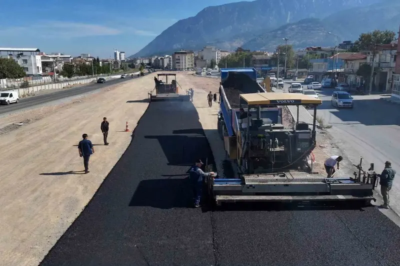 Manisa Şehir İçi Ulaşımını Rahatlatacak Asfalt Çalışmaları Sürüyor