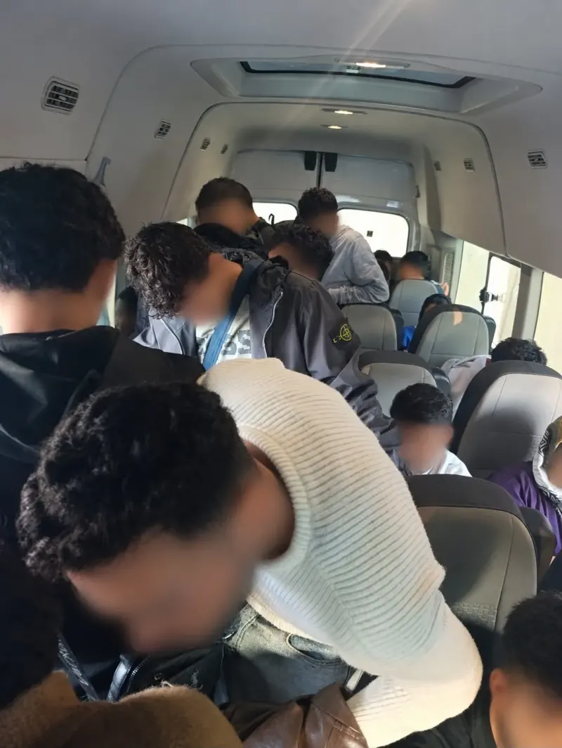 İzmir'de Jandarma Kontrolünde Otuz Dört Düzensiz Göçmen Yakalandı
