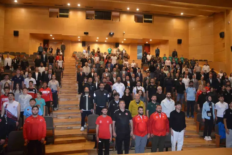 Sinop'ta Başarılı Sporcular ve Antrenörler Törenle Ödüllendirildi
