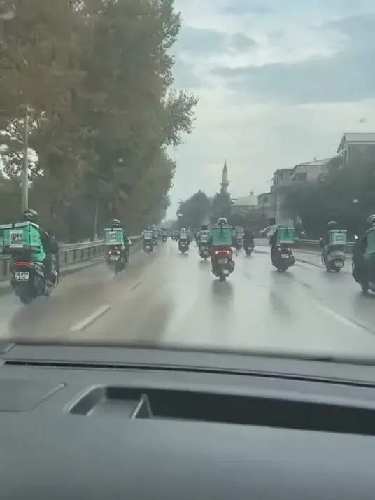Bursa’da Vefat Eden Motokurye İçin Meslektaşlarından Yüzlerce Motorun Katıldığı Konvoy