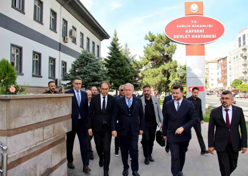 TBMM Millî Savunma Komisyonu Başkanı Hulusi Akar Kayseri Devlet Hastanesi'ni Ziyaret Etti