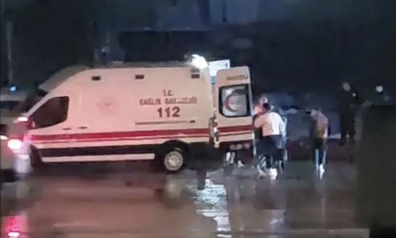 Bandırma'da Kontrolden Çıkan Otomobil Karşı Şeride Geçti: Bir Yaralı